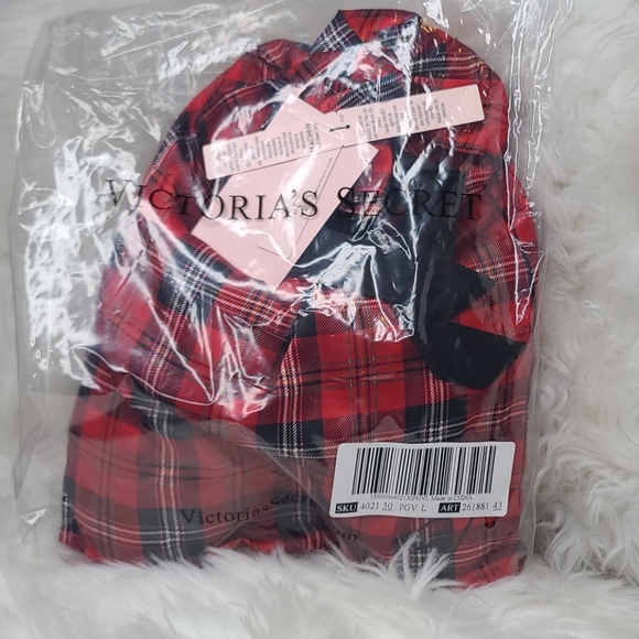 VICTORIA'S SECRET Signature Satin Slipper - Picture 3 of 11